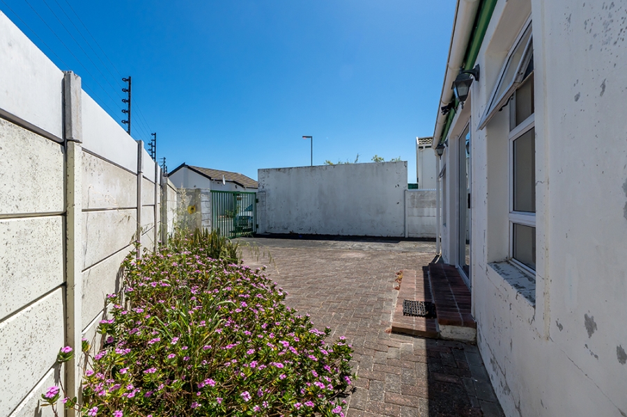 2 Bedroom Property for Sale in Kirstenhof Western Cape